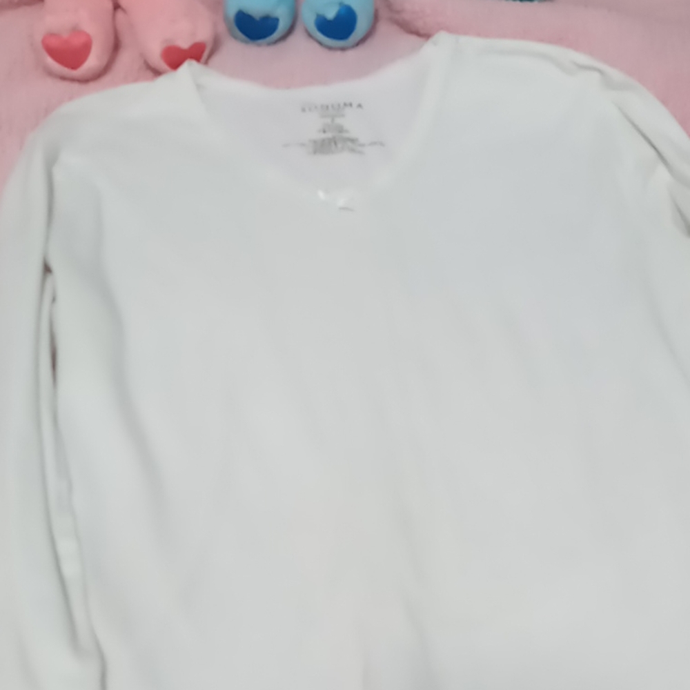 White long sleeve shirt with bow